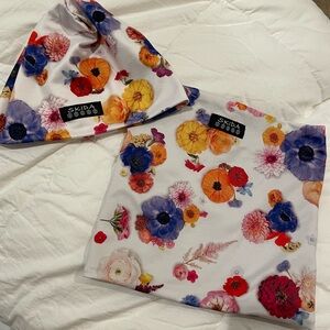 SKIDA adult sized Nordic hat and fleece gator; white w floral pattern